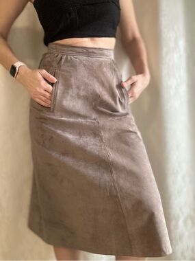Vintage light brown suede leather midi skirt with Front Pockets